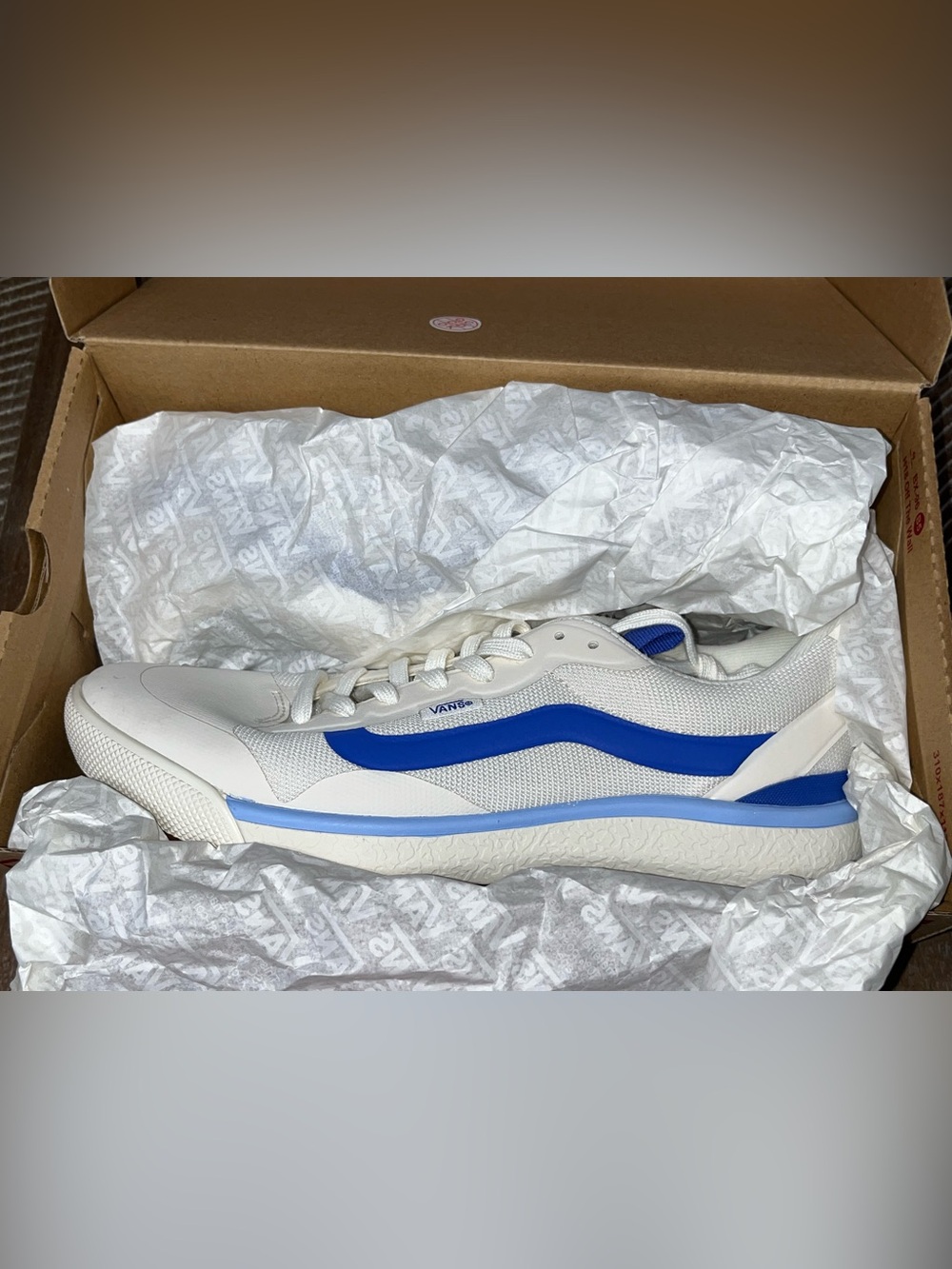 New With Box Vans Ultrarange Exo “True Blue/Marshmallow” Men’s 8.5 Women’s 10